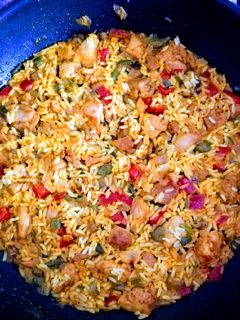 Una foto de Arroz con pinchitos de pollo