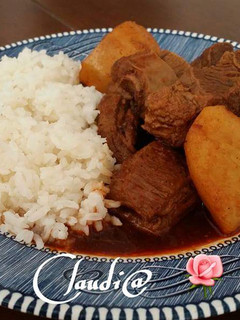 Una foto de Costillas con papas y chile rojo🌹
