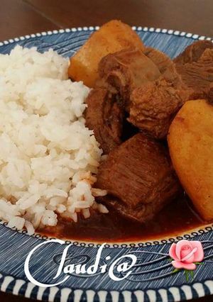 Una foto de Costillas con papas y chile rojo🌹