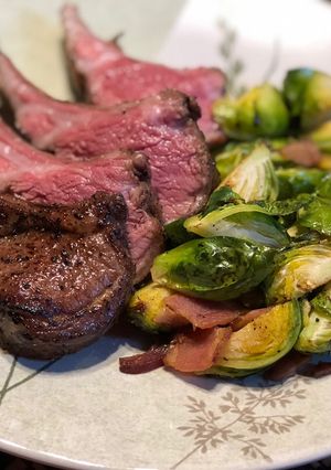 รูปของ ซี่โครงเนื้อแกะ Rack of Lamb with Brussels Sprouts
