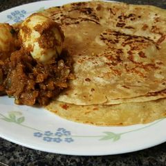 A picture of Easy egg and onion fry masala.