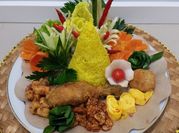 Gambar nasi kuning ala tradisional