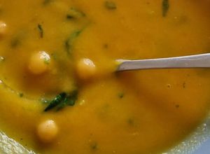 Foto de Sopa de Grão de Bico, Abóbora e Espinafres