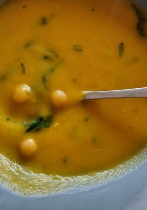 Foto de Sopa de Grão de Bico, Abóbora e Espinafres