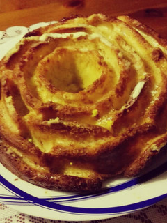 Una foto de Bizcochon naranja con forma de rosa!!