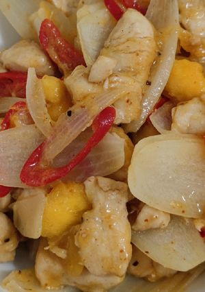 A picture of Mango chicken.
