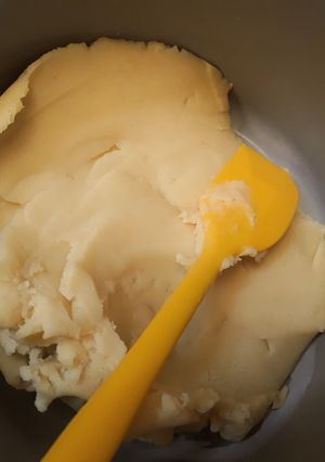 Hình của món Sên nhân đậu xanh cho bánh trung thu bằng nồi cơm điện.