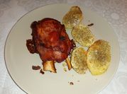 Una foto de codillos con patatas