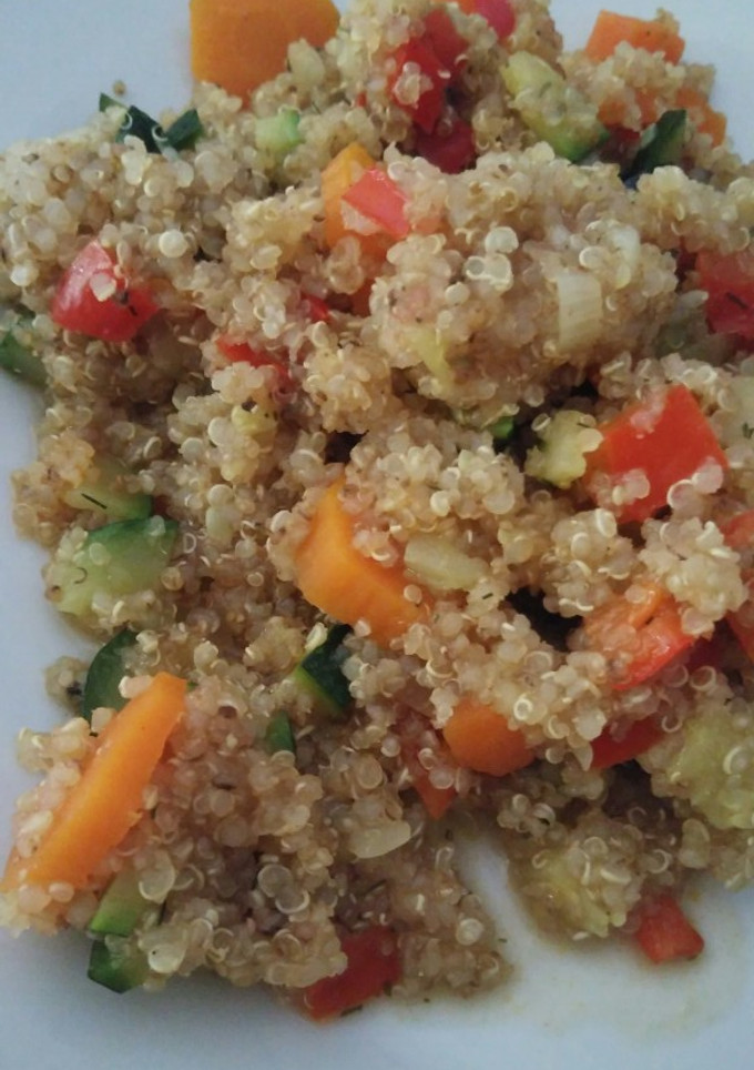 Una foto de Quinoa con verduras