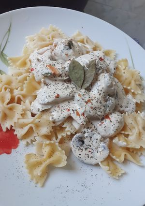 Una foto de Farfalle con Deep Sauce Camarón/Champiñón