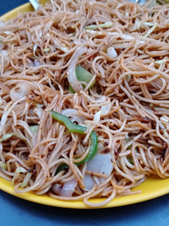 चाऊमिन (chowmein recipe in Hindi) रेसिपी मुख्य फोटो