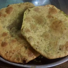 A picture of Mutter ki kachori.