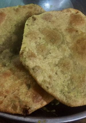 A picture of Mutter ki kachori.