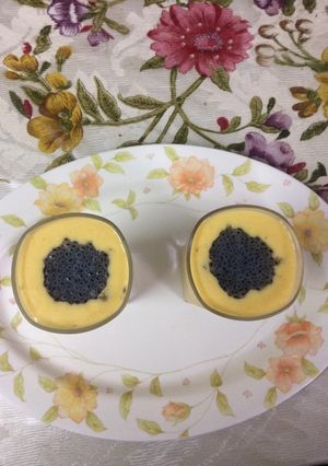 A picture of Mango shake with ice cream.