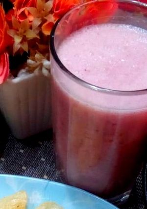 A picture of Strawberry shake.