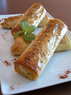 Una foto de Rollitos de queso y beicon