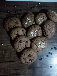 عکسی از دستور کوکی شکلاتی ترک دار 😋