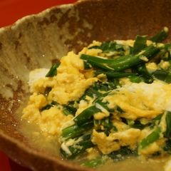 A picture of Nira-Tama (Chinese Chives with scrambled eggs).