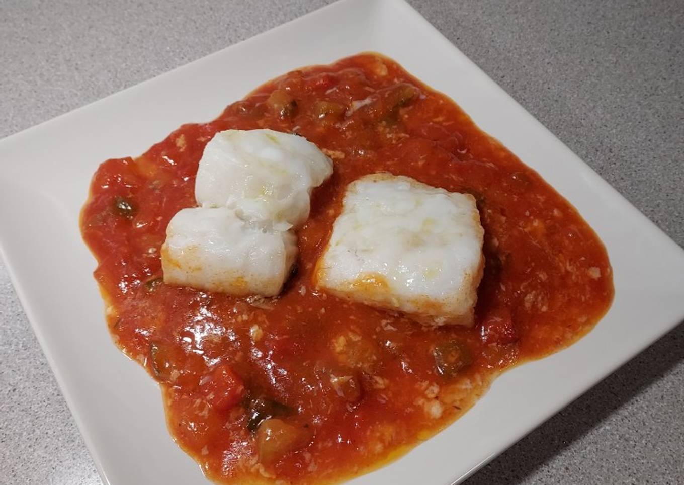 Bacalao al horno sobre cama de fritada