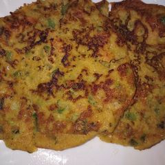A picture of Matar besan cheela.