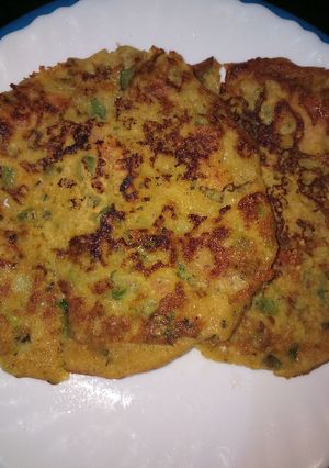 A picture of Matar besan cheela.