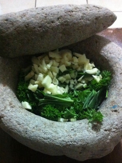 Una foto de Pesto albahaca y perejil