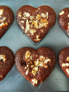 वालनट ब्राउनी(Walnut brownie recipe in Hindi) रेसिपी मुख्य फोटो