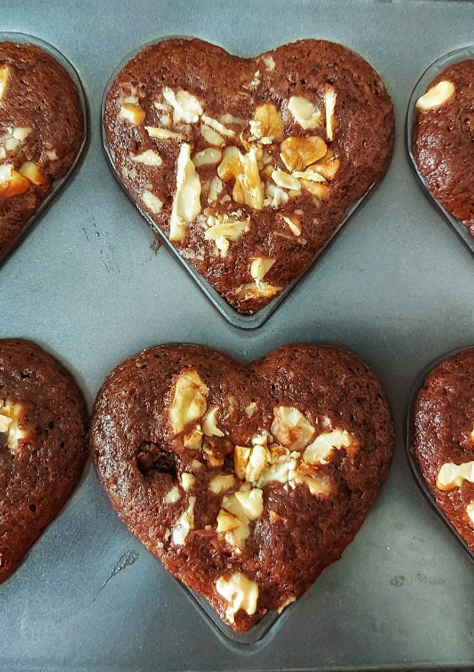 वालनट ब्राउनी(Walnut brownie recipe in Hindi) रेसिपी मुख्य फोटो