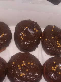 A picture of Chocolate glaze donut.