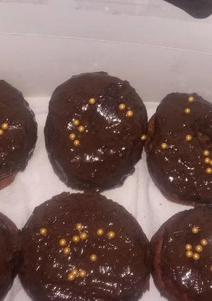 A picture of Chocolate glaze donut.