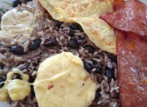 Una foto de Idea de desayuno, Gallo Pinto tico
