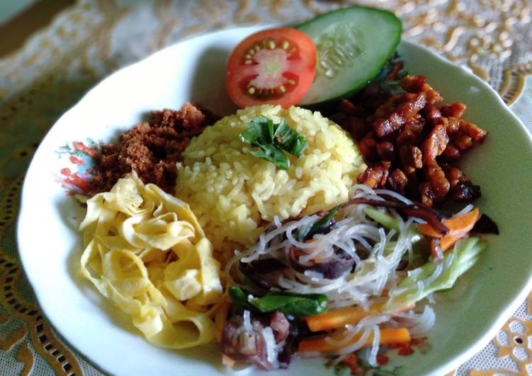 Nasi Kuning Rice cooker + Lauk