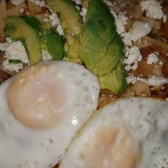 A picture of Chilequiles.