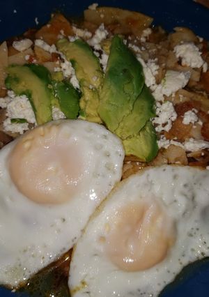 A picture of Chilequiles.