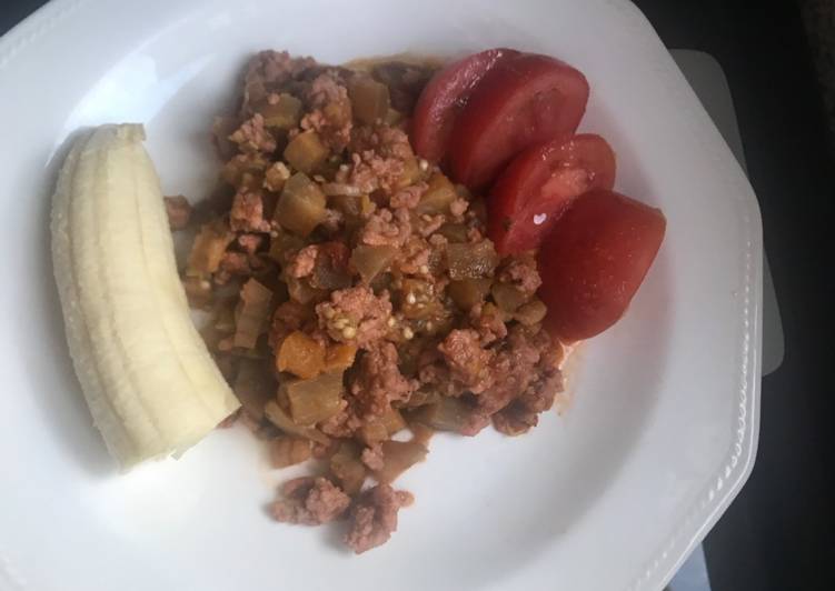 Berenjenas guisadas con carne picada