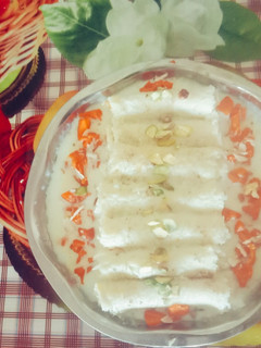 મેંગો મલાઈ ડ્રાયફ્રુટ રોલ (Mango Malai dry fruits roll recipe in gujarati) રેસીપી મુખ્ય ફોટો