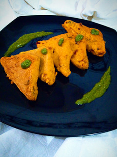 ब्रेड पकौडे (bread pakoda recipe in Hindi) रेसिपी मुख्य फोटो
