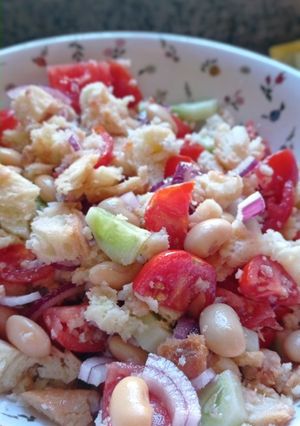A picture of Panzanella.