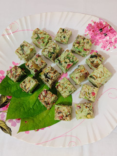 વ્હાઇટ ચોકલેટ પાન મસાલા ફજ(white chocolate paan masala faz Recipe in Gujarati) રેસીપી મુખ્ય ફોટો