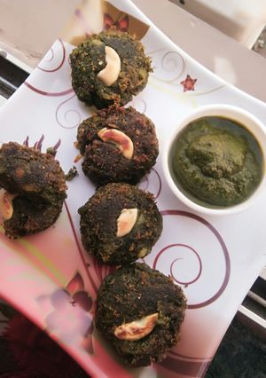 હરા ભરા કબાબ (Hara Bhara Kebab Recipe In Gujarati) રેસીપી મુખ્ય ફોટો