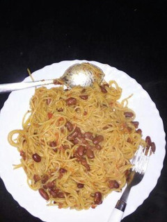 A picture of Spaghetti with Beans.