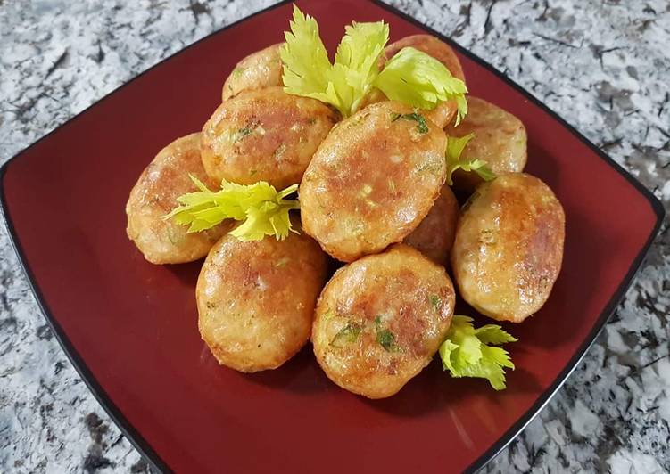 Simple Way to Prepare Ultimate Potato Fritters (Perkedel kentang)