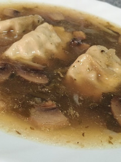 Una foto de Gyozas en Caldo 🍲 de Sabor Oriental 🍜 🇯🇵