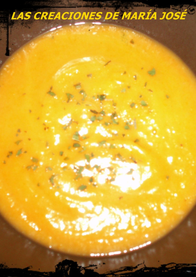 Una foto de Crema de zanahoria con toque de perejil