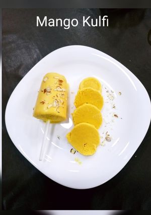 A picture of Mango kulfi.