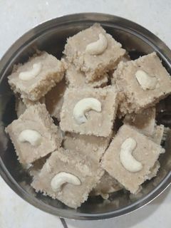 માંડવી પાક(mandvi pak recipe in Gujarati) રેસીપી મુખ્ય ફોટો