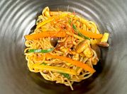 Una foto di spaghetti al curry