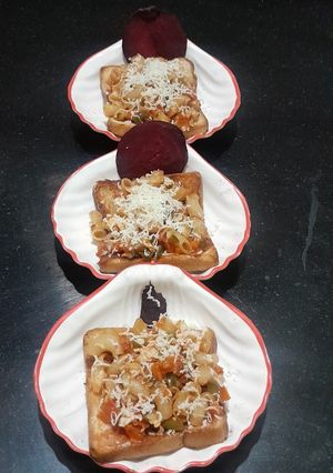 A picture of Macaroni Open Sandwich.