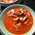 Sopa de marisco con picatostes