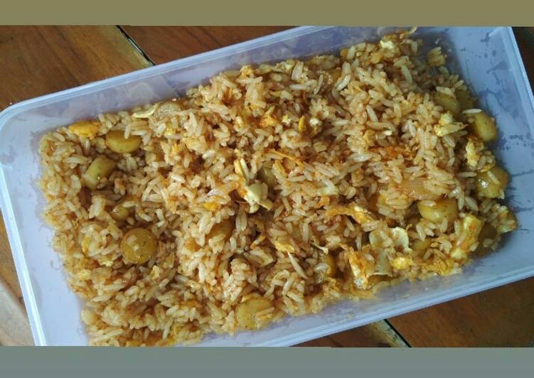 Bagaimana Menyiapkan Nasi goreng rendang royco yang Enak Banget